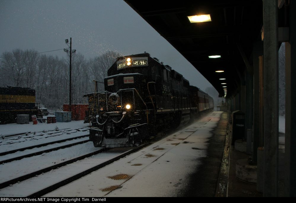 MNJ 5615 heads up the main line to Pt. Jervis